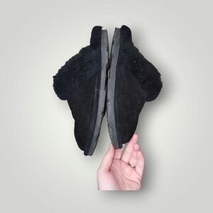 Bearpaw  Loki Black Fuzzy Slippers Size 8